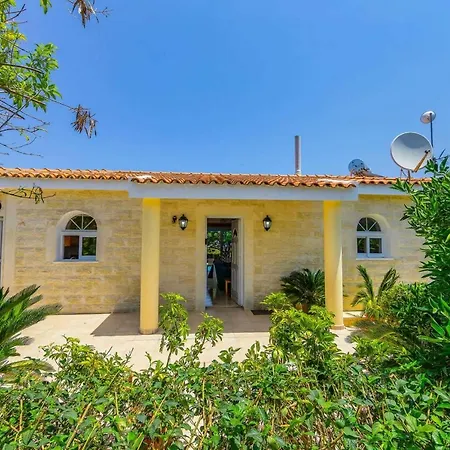 Chara Mari Villa Polis